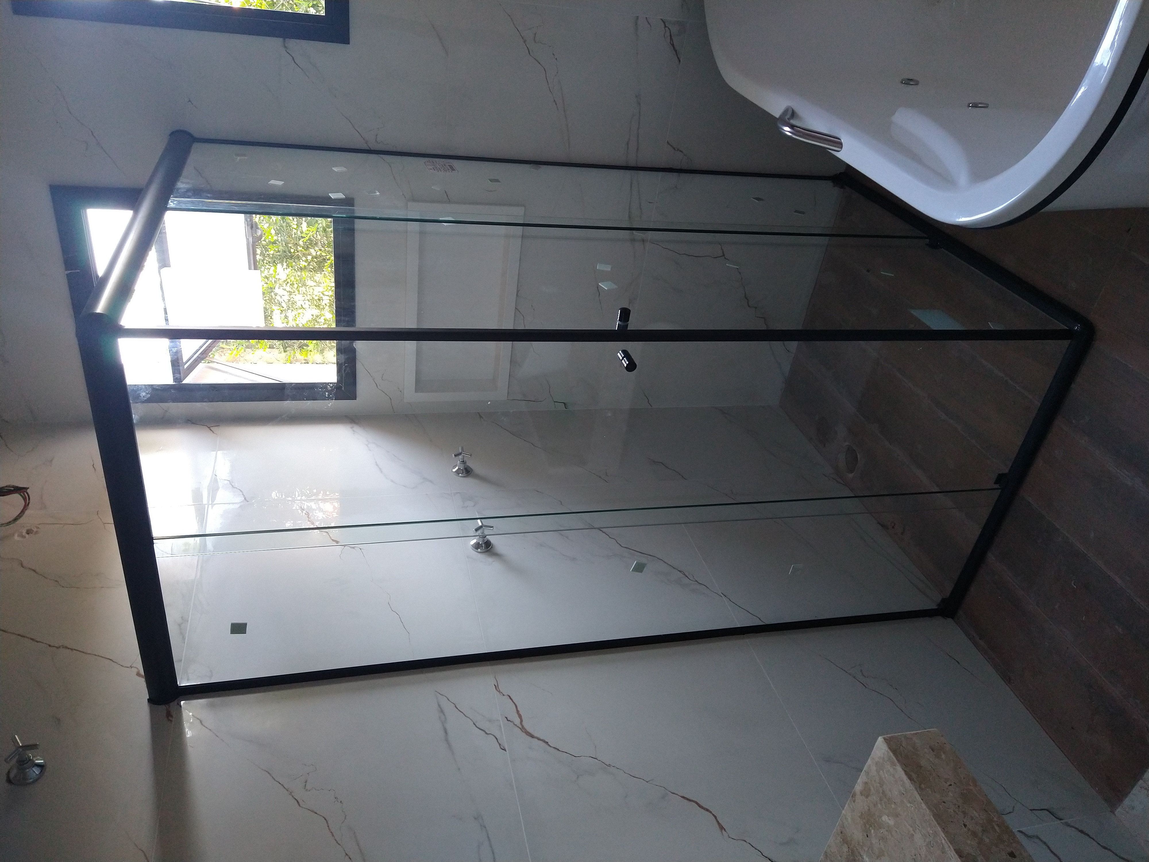 Box Canto— 4 Folhas (2 Móveis + 2 Fixas)