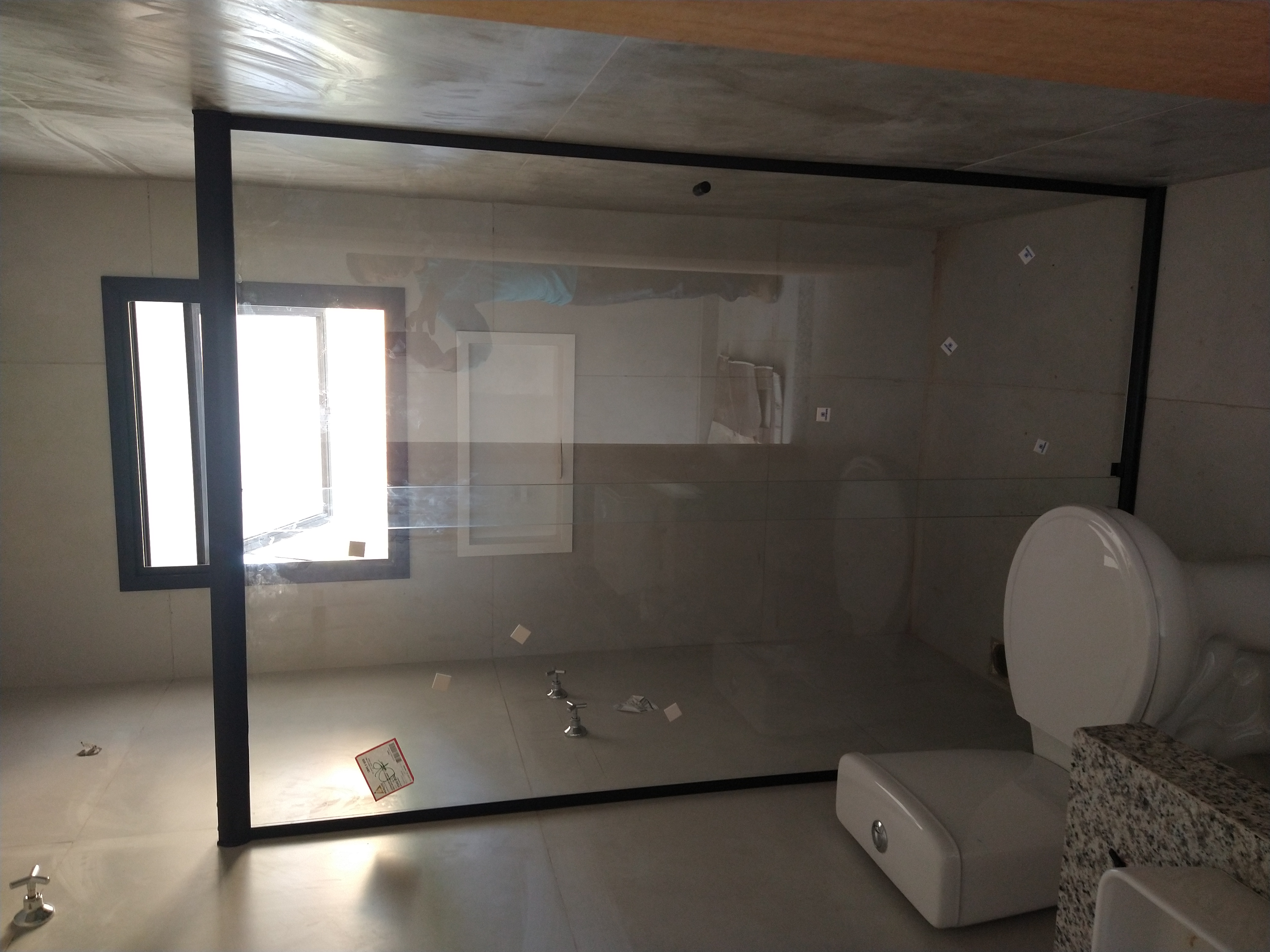 Box Frontal — 2 Folhas (1 Móvel + 1 Fixo)